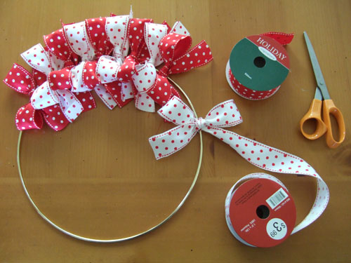 diy-christmas-ribbon-wreath-2