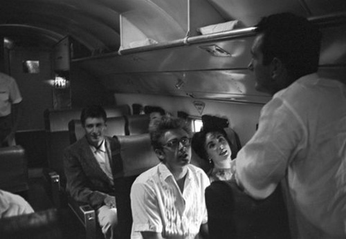 Liz Taylor and James Dean on “Giant” set, 1955 (4)